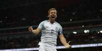 Aos 24 anos, Kane já é o principal nome da Inglaterra (Foto: Adrian Dennis / AFP)  Foto: Lance!