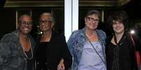 Sandra de Sá levou a namorada, Simone Floresta, a mãe, dona Jurema, e a sogra para o show de Roberto Carlos, na noite desta quarta-feira, 8 de novembro de 2017  Foto: AGNews / PurePeople
