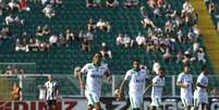 Rafael Lima (C), jogador do América-MG, comemora seu gol durante partida contra o Figueirense, válida pela trigésima quinta rodada do Campeonato Brasileiro 2017, da Série B.  Foto: Fernando Remor/Mafalda Press/Gazeta Press