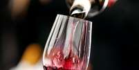 Vinho &eacute; colocado em ta&ccedil;a na Fran&ccedil;a
03/04/2017 REUTERS/Regis Duvignau  Foto: Reuters