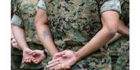 militar com tatuagem no bra&ccedil;o  Foto: BBC News Brasil