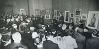 Abertura da exposição de arte brasileira em Londres, em 1944: cultura em plena Segunda Guerra Mundial  Foto: BBC News Brasil