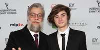 Fabio Assun&ccedil;&atilde;o levou o filho mais velho, Jo&atilde;o Borgonovi, de 14 anos, &agrave; entrega do Emmy, em Nova York, nos Estados Unidos, na noite desta segunda-feira, 20 de novembro de 2017  Foto: Divulga&ccedil;&atilde;o, LCR Globo/Luiz C. Ribeiro/TV Globo / PurePeople