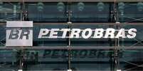 Logo da Petrobras em prédio da empresa em Vitória 10/02/2017 REUTERS/Paulo Whitaker  Foto: Reuters