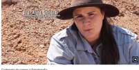 A paleont&oacute;loga Aline Ghilardi aproveita a pesquisa de campo para gravar os v&iacute;deos | imagem: reprodu&ccedil;&atilde;o YouTube  Foto: BBC News Brasil