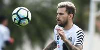 Lucas Lima durante treino do Santos. Ele deve ser jogador do Palmeiras em 2018 Ivan Storti/Santos  Foto: Lance!