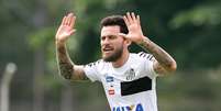 Lucas Lima em treino do Santos  Foto: Gazeta Press