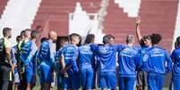 Renato Portaluppi comanda treino da equipe do Gr&ecirc;mio no est&aacute;dio do Lan&uacute;s.  Foto: Lucas Uebel/Gr&ecirc;mio
