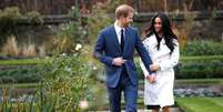 Príncipe Harry do Reino Unido posa para fotos com noiva, Meghan Markle, no Palácio de Kensington, em Londres 27/11/2017 REUTERS/Toby Melville  Foto: Reuters