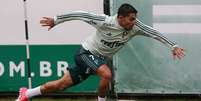 Dudu durante treino do Palmeiras, na Academia de Futebol (Foto: Cesar Greco)  Foto: Lance!