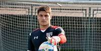 Goleiro deixou o São Paulo após nove anos defendendo o clube do Morumbi (Érico Leonan/saopaulofc.net)  Foto: Lance!