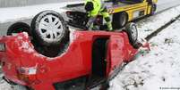 Neve e pistas escorregadias causaram centenas de acidentes nas estradas alemãs – maioria sem grandes consequências  Foto: DW / Deutsche Welle