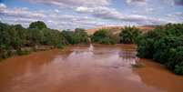 Governador Valadares (MG) - Passagem da lama pelo Rio Doce, por causa do rompimento de barragem em Mariana, causou desastre ambiental -  Foto: Ag&ecirc;ncia Brasil