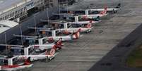 Avi&otilde;es s&atilde;o vistos no aeroporto Santos Dumont no Rio de Janeiro, Brasil 
12/01/2017 REUTERS/Nacho Doce  Foto: Reuters