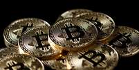 Ilustra&ccedil;&atilde;o de tokens da moeda digital bitcoin
08/12/2017
REUTERS/Benoit Tessier/Illustration  Foto: Reuters