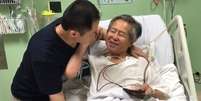 Kenji Fujimori (à esquerda) foi ao hospital em que o pai está internado dar a notícia do perdão presidencial | Foto: Kenji Fujimori  Foto: BBC News Brasil