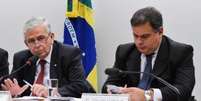 O deputado federal Pedro Fernandes (esq.) informou que aceitou convite para assumir o Ministério do Trabalho  Foto: Agência Brasil