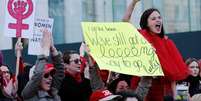 Manifestantes participam de marcha no Dia Internacional da Mulher em Nova York, Estados Unidos 08/03/2017 REUTERS/Lucas Jackson  Foto: Reuters