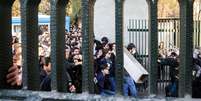 Protestos na Universidade de Teerã  Foto: EPA / BBC News Brasil