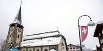 Neve isola mais de 10 mil turistas em cidade na Suíça  Foto: EPA / Ansa - Brasil