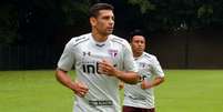 Principal reforço para a temporada, Diego Souza fez bonito em seu primeiro treino no São Paulo.  Foto: Érico Leonan/São Paulo FC