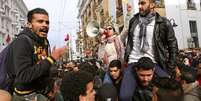Manifestantes protestam em Túnis, capital da Tunísia
12/01/2018 REUTERS/Zoubeir Souissi  Foto: Reuters