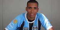 Lateral Madson assina contrato com o Gr&ecirc;mio.  Foto: Reprodu&ccedil;&atilde;o/Instagram
