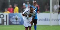 O ex-jogador Ronaldinho Gaúcho durante a partida entre os Amigos do Ronaldinho contra as Estrelas  Foto: Gazeta Press