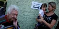 Triagem antes da vacinação é importante para garantir segurança da imunização  Foto: Reuters / BBC News Brasil