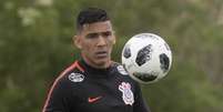 Com contrato até dezembro deste ano, o zagueiro paraguaio Balbuena poderia assinar com outro time a partir do meio do ano e sair do Corinthians de graça.  Foto: Daniel Augusto Jr./Agência Corinthians