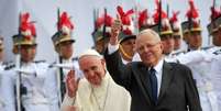 Papa Francisco é recebido por multidão em Lima  Foto: EPA / Ansa - Brasil