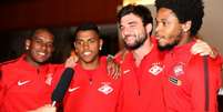 Georgi Dzhikiyam ao lado de Fernando, Pedro e Luiz Adriano (Foto: Divulgação)  Foto: Lance!
