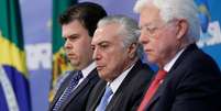 Os ministros Moreira Franco (à frente) e Fernando Coelho Filho irão a Davos com Temer | Foto: Marcos Corrêa/Presidência da República  Foto: BBC News Brasil