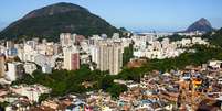 Contraste entre áreas no Rio: Novo índice mede o bem-estar econômico da população a partir dos pilares do crescimento, desenvolvimento e inclusão  Foto: Getty Images / BBC News Brasil