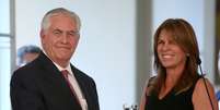 Tillerson cumprimenta Cayetana Aljovin em Lima
 5/2/2018    REUTERS/Guadalupe Pardo  Foto: Reuters