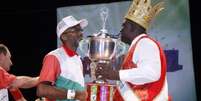 Uni&atilde;o Imperial comemorou o t&iacute;tulo aos gritos de "o campe&atilde;o voltou!"  Foto: Prefeitura de Santos/Rog&eacute;rio Martins / Divulga&ccedil;&atilde;o
