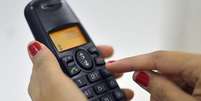Ligações locais e interurbanas de telefones fixos para celulares custarão menos a partir do dia 25 próximo  Foto: Agência Brasil