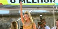 Claudia Leitte homenageou Ivete Sangalo no trio el&eacute;trico em Salvador na abertura do Carnaval  Foto: AGNews / PurePeople