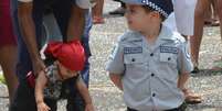 Policiais, bombeiros ou agentes de trânsito podem ajudar crianças perdidas  Foto: Agência Brasil