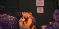Carla Prata foi flagrada beijando muito em um dos camarotes da Marques de Sapucaí  Foto: AgNews / AgNews