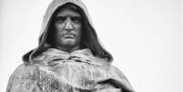 O lugar em que Bruno foi queimado pela Inquisição, em Roma, tem hoje uma estátua em sua homenagem  Foto: Getty Images / BBC News Brasil