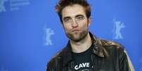 Robert Pattinson posa no Festival de Berlim 
 16/2/2018    REUTERS/Axel Schmidt  Foto: Reuters