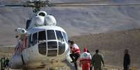 Equipe de resgate durante buscas em montanhas em área central do Irã
19/02/2018 REUTERS/Tasnim News Agency  Foto: Reuters