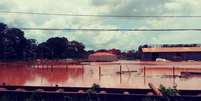 Inspeção flagra alagamento de lama vermelha com alumínio na sede da Hydro Cred | Foto: Instituto Evandro Chagas  Foto: BBC News Brasil