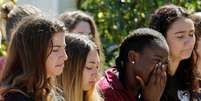 Estudantes homenageiam vítimas de massacre em escola em Parkland, na Flórida 15/02/2018. REUTERS/Jonathan Drake  Foto: Reuters