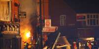 Funcionários de emergência trabalham em local de explosão na cidade de Leicester, no Reino Unido 25/02/2018 REUTERS/Darren Staples  Foto: Reuters