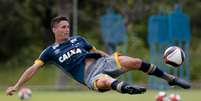 Meia do Cruzeiro garante estar recuperado e à disposição de Mano Menezes para o clássico diante do Atlético-MG (Reprodução)  Foto: Lance!