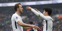 Com dois deSon Heung-min, o Tottenham vence o Huddersfield(Foto: IAN KINGTON / AFP)  Foto: Lance!