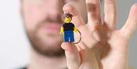 Que tal ter um chaveiro de você mesmo em versão LEGO?  Foto: Reprodução / Firebox
