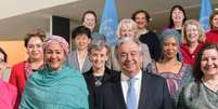 António Guterres, com algumas das mulheres que compõem parte de sua equipe de liderança na ONU   Foto: Agência Brasil